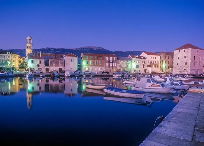 Barac Апартаменты Каштела