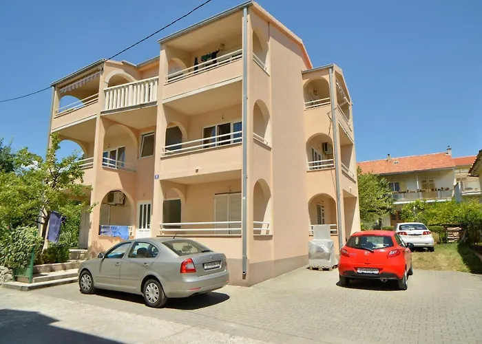 Barac * Каштела