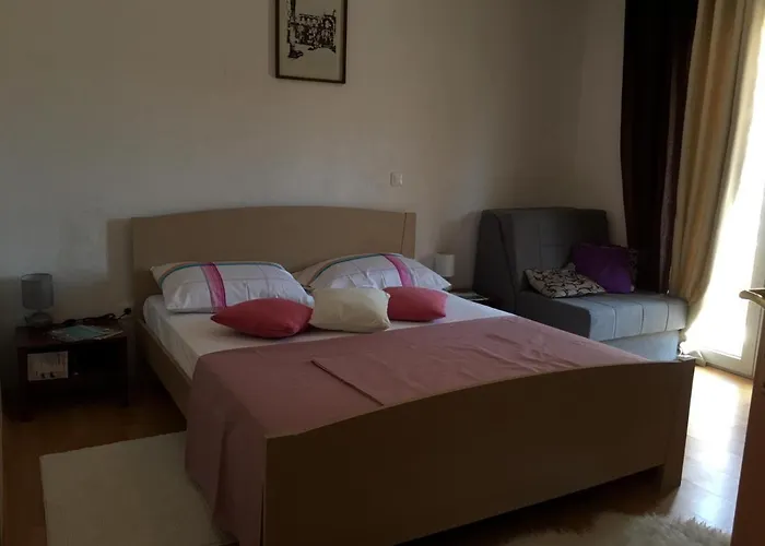 Barac * Каштела